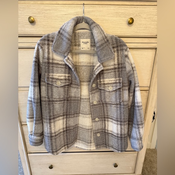 A&F Sherpa Jacket - Picture 2 of 3